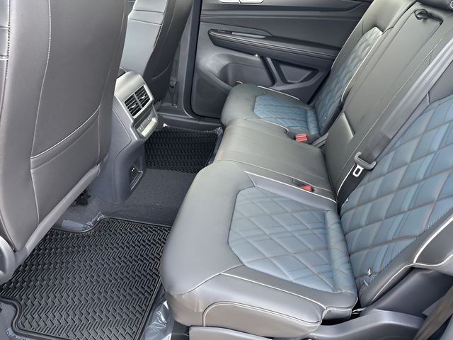 2025 Volkswagen Atlas Cross Sport 2.0T SEL Premium R-Line