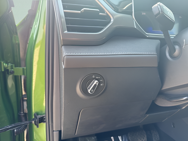 2025 Volkswagen Taos 1.5T SE Black