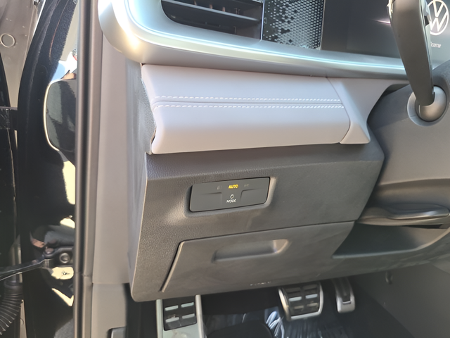 2025 Volkswagen Tiguan 2.0T SE R-Line Black