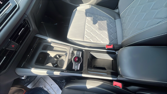 2026 Volkswagen Tiguan 2.0T SEL R-Line Turbo