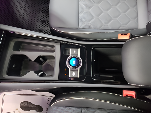 2026 Volkswagen Tiguan 2.0T SEL R-Line