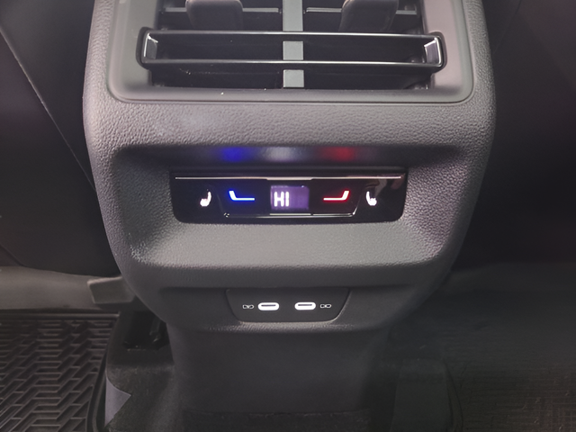 2026 Volkswagen Tiguan 2.0T SEL R-Line