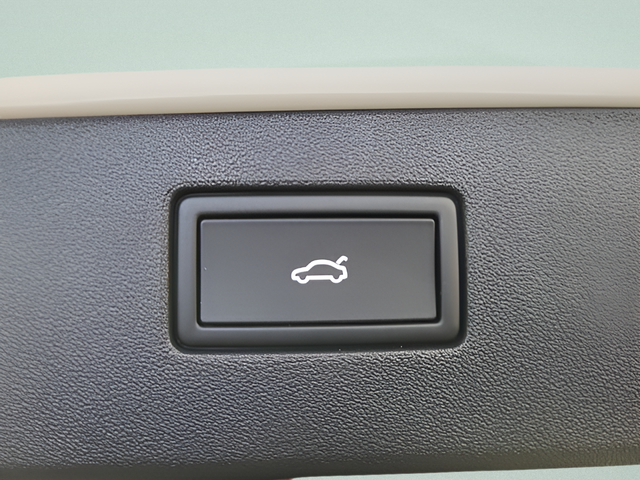 2026 Volkswagen Tiguan 2.0T SEL R-Line