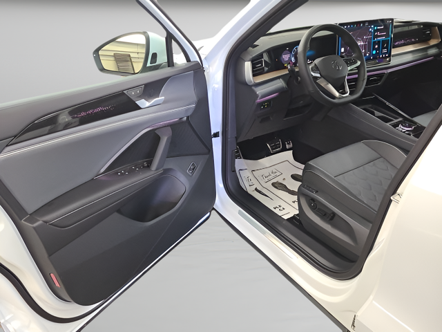 2026 Volkswagen Tiguan 2.0T SEL R-Line