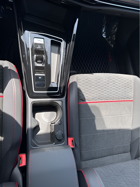 2025 Volkswagen Golf GTI 2.0T SE