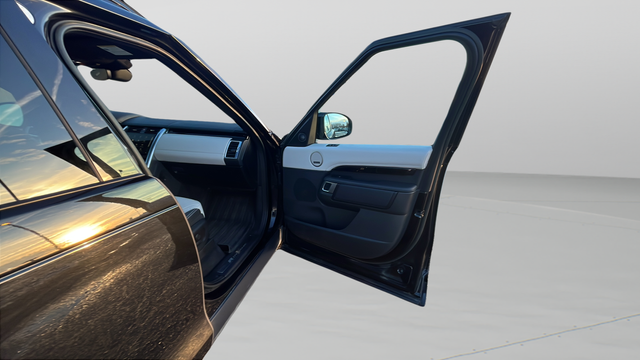 2023 Land Rover Discovery Metropolitan Edition