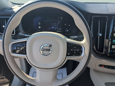 2023 Volvo XC60 B5 Plus Dark Theme