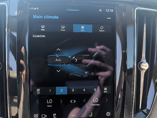 2023 Volvo XC60 B5 Plus Dark Theme